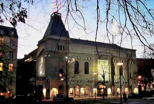 Berliner_Ensemble_im_Theater_am_Schiffbauerdamm