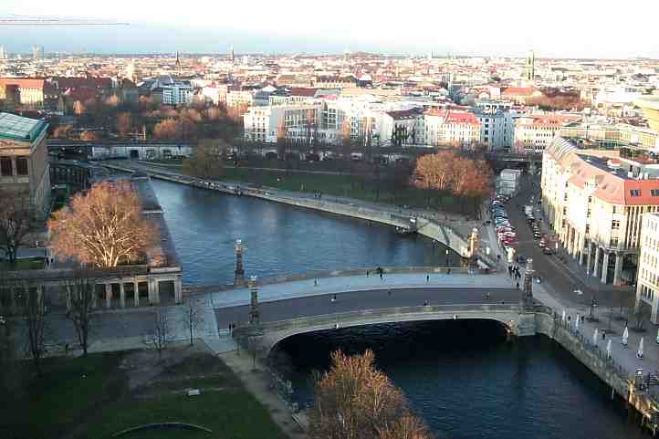 Sicht auf die restaurierte Friedrichsbrücke.
