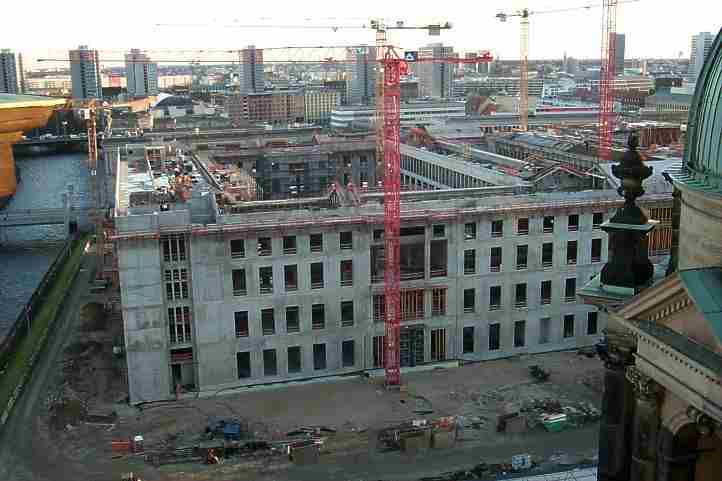 Rohbau Berliner Stadtschloss Blick vom Auenrundgang der Berliner Domkuppel