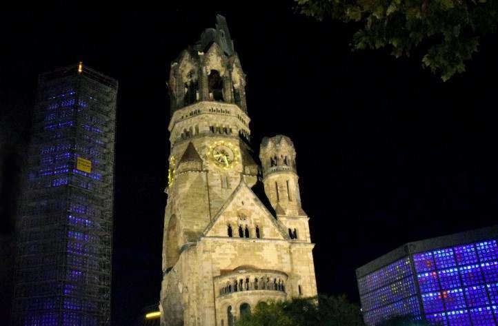 Kaiser-Wilhelm-Gedchtniskirche auf dem Breitscheidplatz in Berlin.