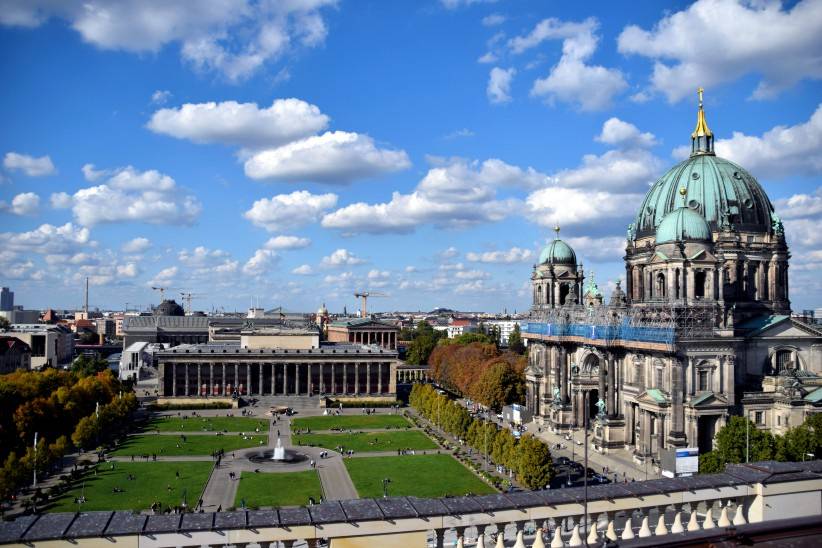 Der Blick von der Dachterrasse des Berliner Schlosses zum Lustgarten.