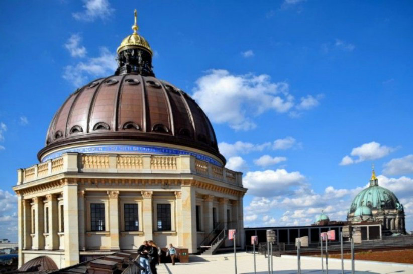 Kuppelbauten in der City Ost: Berliner Schloss und Berliner Dom.