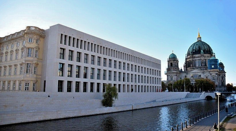 Ostfassade des Humboldt Forums mit dem Portal VI zum Schlterhof.