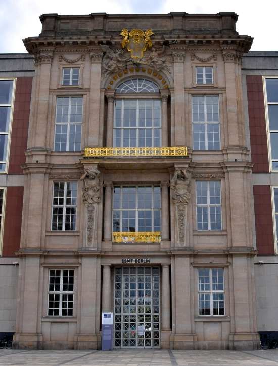 Das vorgeblendete Portalrisalit IV der Lustgartenfront des alten, ehemaligen Berliner Stadtschlosses.