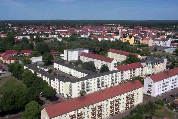 Blick ber die, nach dem Krieg wieder aufgebaute, Stadt Rathenow