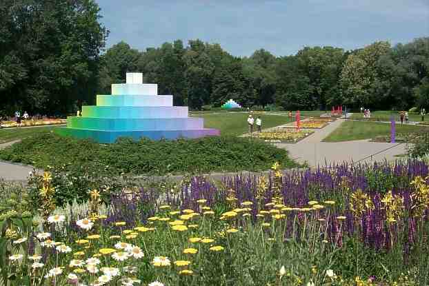 Farbpyramide auf dem BUGU Gelnde Optikpark in Rathenow