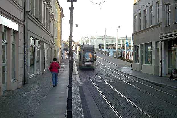 Mit der Strassenbahn zur bzw. von der Jahrtausendbrcke