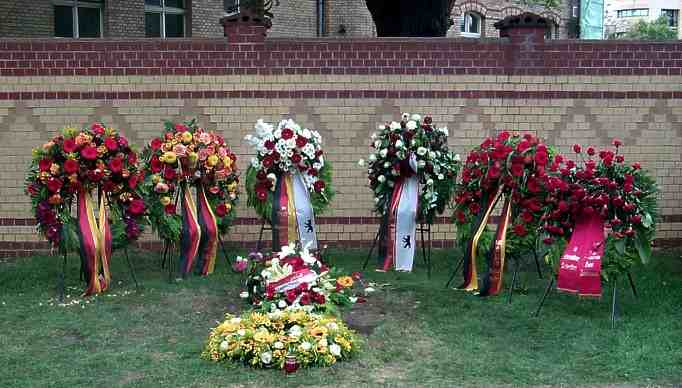 Begrbnissttte Egon Bahr auf dem Dorotheenstdtischen Friedhof in Berlin