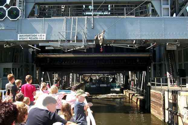 Schleuseneinfahrt Schiffshebewerk Niederfinow