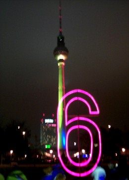 Fernsehturm mit Festival of Lights Beleuchtung