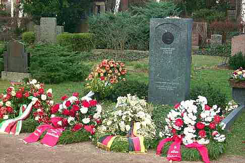 Johannes Rau - Grabstelle auf dem Dorotheenstdtischen Kirchhof  in Berlin-Mitte