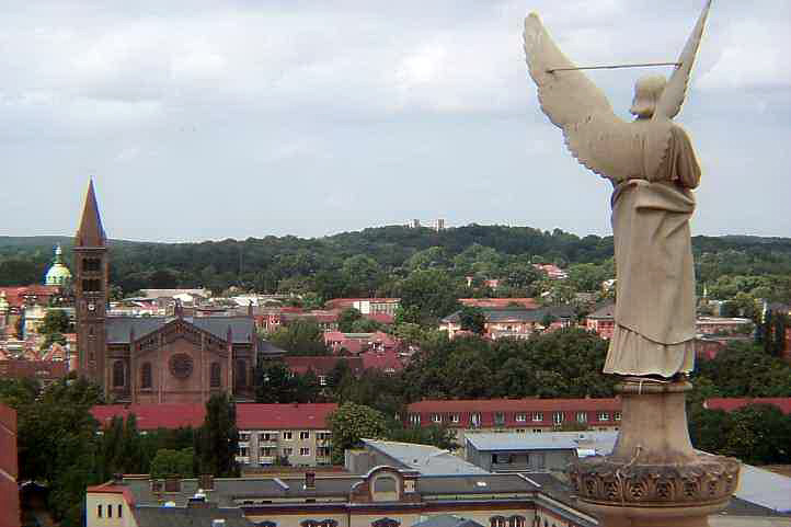 Blick vom Kuppel-Aussenrundgang der St. Nikolaikirche - Richtung Pfingstberg