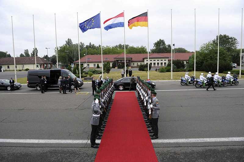 Militrischen Teil des Flughafens Tegel, im Hintergrund das Regierungsterminal.