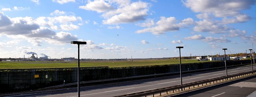 Verkehrsflughafen und Militärbereich in Tegel.
