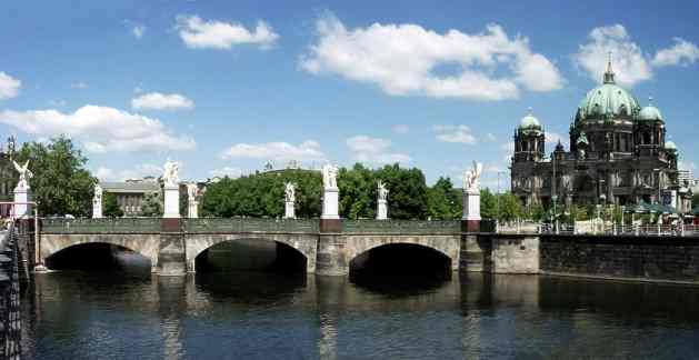 Schlossbruecke - Berliner Dom - Foto von Herrn Heyde