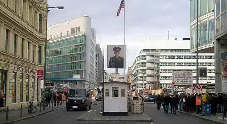 Chechpoint Charlie in Berlin - Friedrichstraße 
