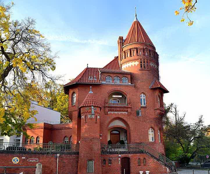 Sixtus-Villa, Schultheibrauerei in Kreuzberg.