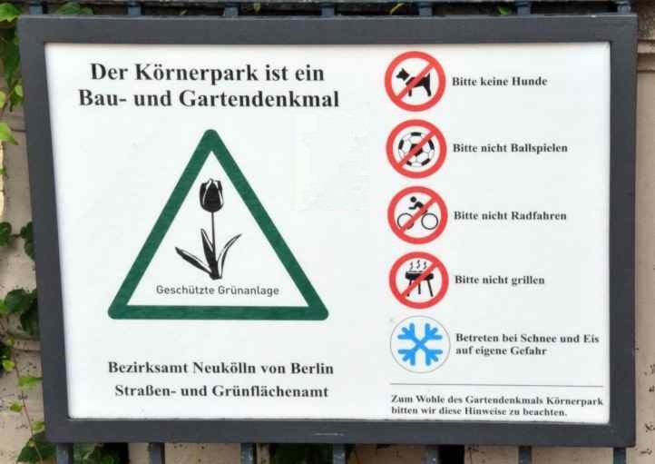 Hinweisschild im Krnerpark Neuklln.