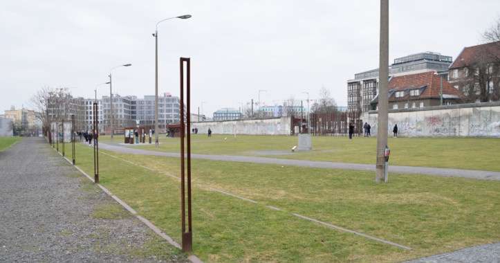 Ehemaliger Grenzstreifen der Berliner Mauer