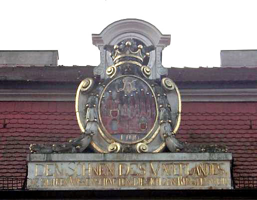 Relief am Giebel der Gelehrtenschule 