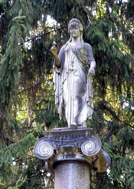 Statue "Spes" - "Hoffnung" - Grabsule der Humboldt-Gabsttte in Tegel.