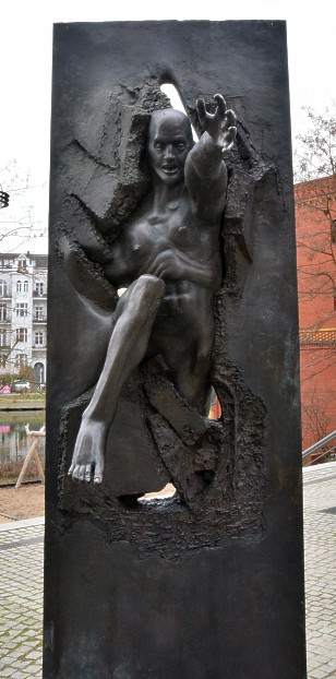 Die Skulptur "Wir sind das Volk" in der "Straße der Erinnerung" - Spreebogen.
