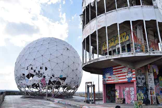 Auf dem Dach des Gebudes der ehemaligen Radarstation