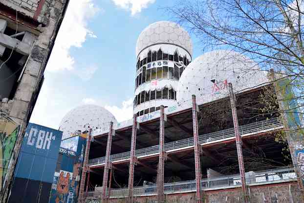 Gebude und Radome der Ruine Radarstation Teufelsberg