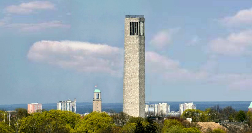 Der Glockenturm vom Olympiastadion in Berlin.