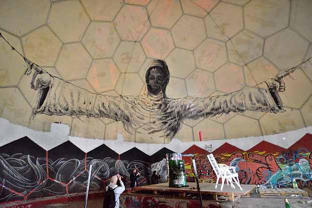 In der ehemaligen Radar-Antennenkuppel auf dem Teufelsberg