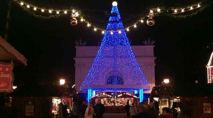 Vor dem Brandenburger Tor in Potsdam