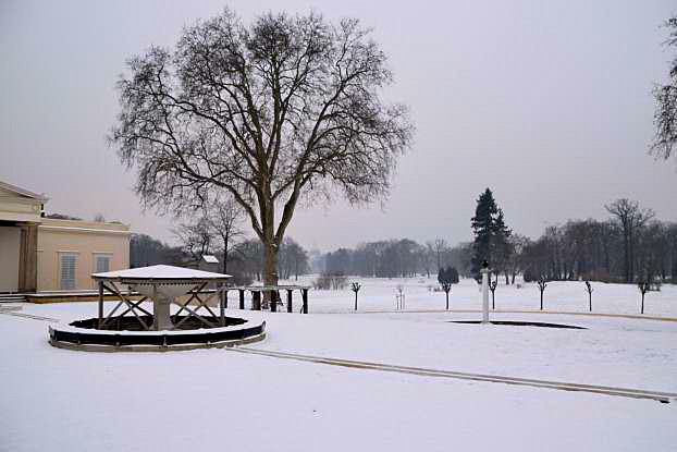 Blick vom Schloss Charlottenhof in den Park Sanssouci