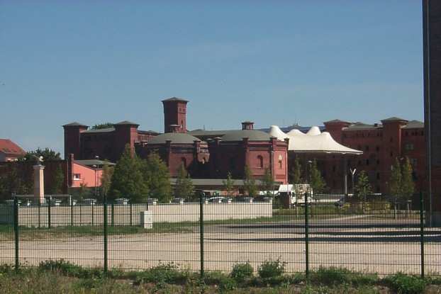 Blick zur historischen lmhle und Bhne der Elblandfestspiele