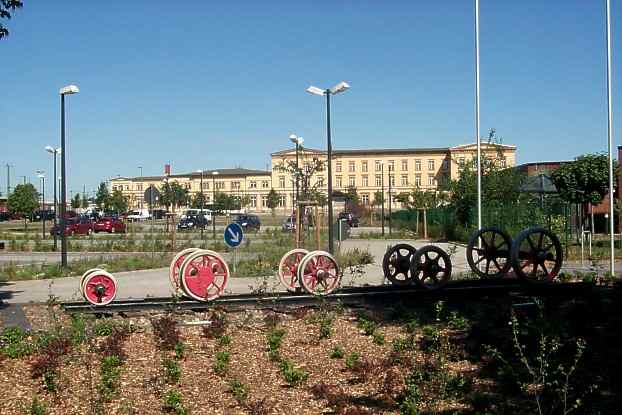 Industriedenkmal Radsätze vor dem Bahnhof Wittenberge