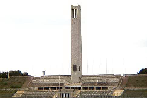 Glockenturm am Maifeld