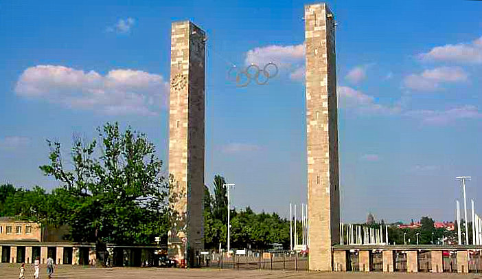 OlympischesTor - Haupteingang zum Olympiagelnde