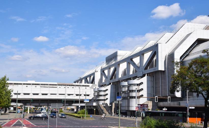 ICC Berlin am Messegelnde und AVUS Ausfahrt.