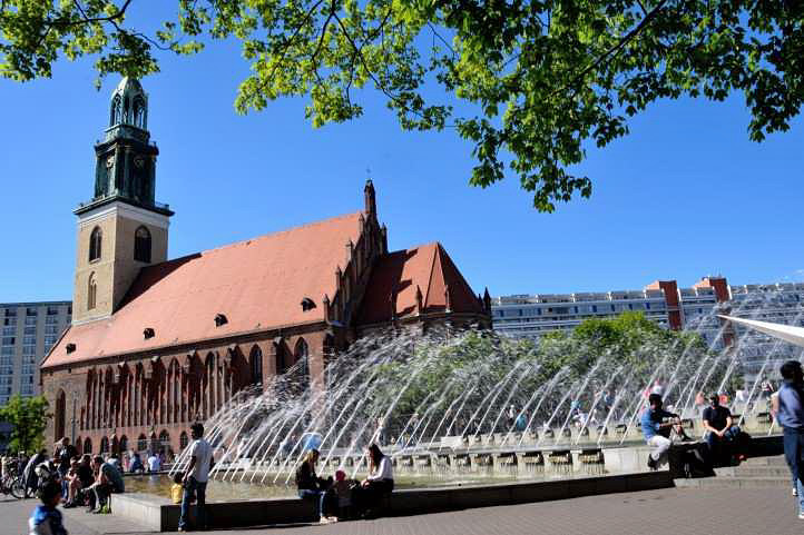 Marienkirche am Fernsehturm, Alexanderplatz.