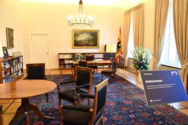 Das Amtszimmer des Bundesprsidenten im Schloss Bellevue.