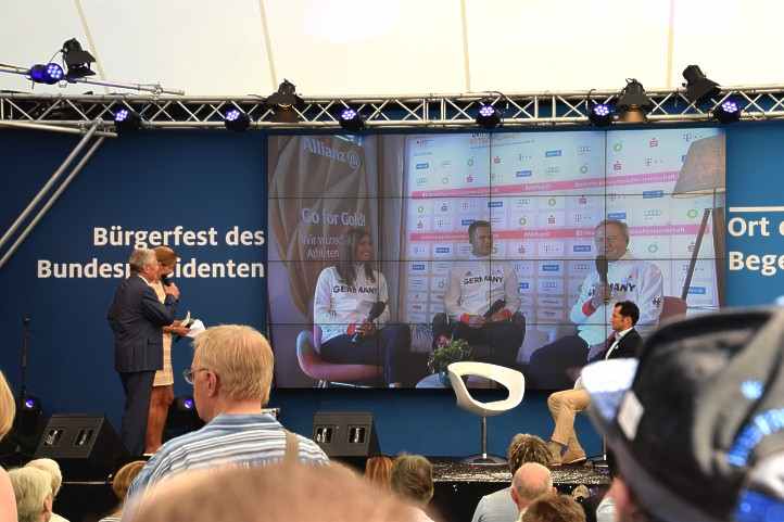 Der Bundesprsident in einer Konferenzschaltung nach Brasilien.