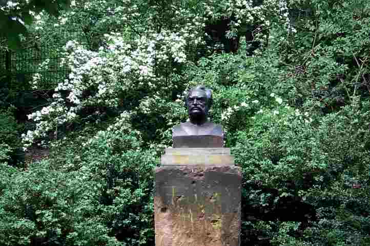 Bste Werner von Siemens im Park Biesdorf.