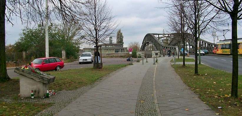 Ehemaliger Grenzbergang - Bsebruecke - Bornholmer Strae.