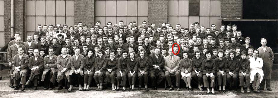 Gruppenfoto der Auszubildenden mit Lehrmeister bei Borsig , April 1960.