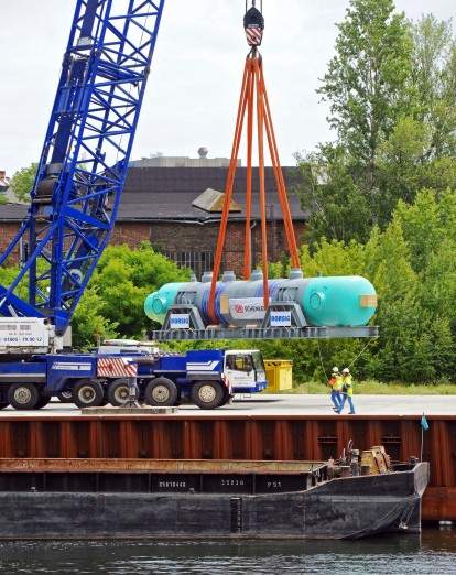 Abhitzekessel - Verladung im Borsighafen - Berlin-Tegel.