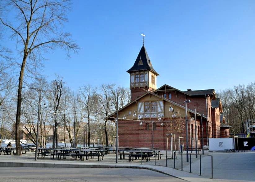 Schmuckstck des Spreeparks der Zukunft wurden Biergarten und Freiflchen rund um das Eierhuschen.