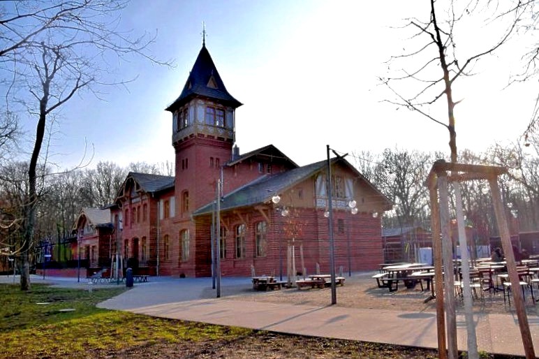 Schmuckstck des Spreeparks der Zukunft wurden Biergarten und Freiflchen rund um das Eierhuschen.