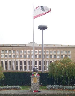 Adlerkopf am Flughafen Tempelhof