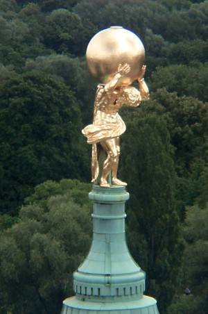 Atlas auf dem Alten Rathaus am Alten Markt in Potsdam