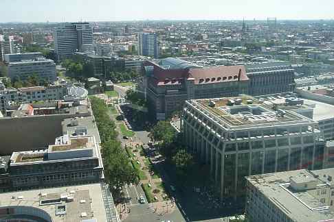 Blick ber den Tauentzien zum Wittenbergplatz.