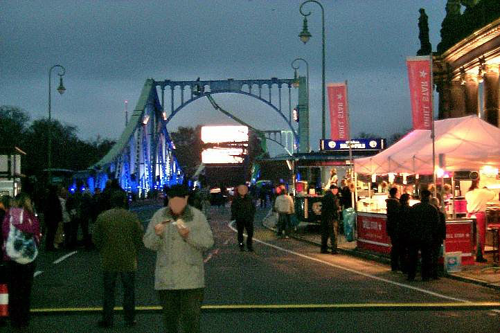 Brgerfest an der Glienicker Brcke, 20 Jahre nach dem Mauerfall.